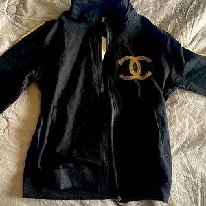 Fashion top and zip up. Size M